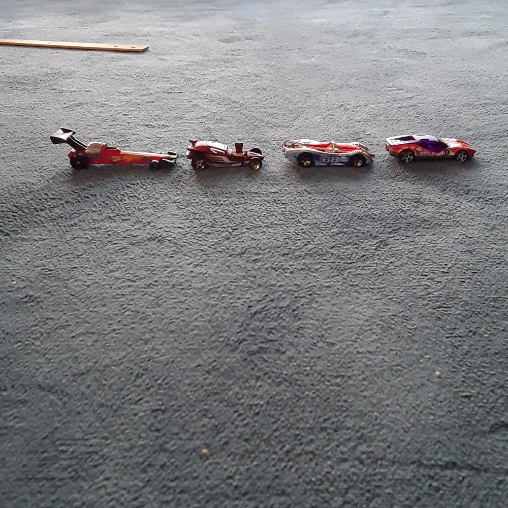 14 Hotwheel cars playset, In mint condition - Picture 6 of 6